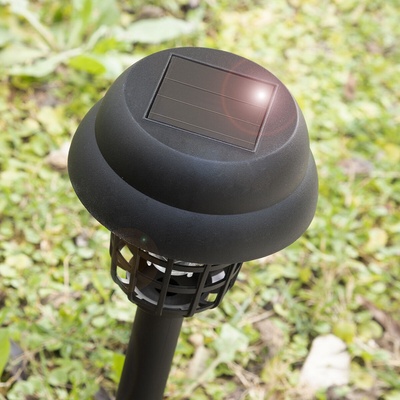 InnovaGoods Garlam Solar Mosquito Killer Garden Lamp - 2-in-1 UV Light & LED Outdoor Mosquito Zapper 800V